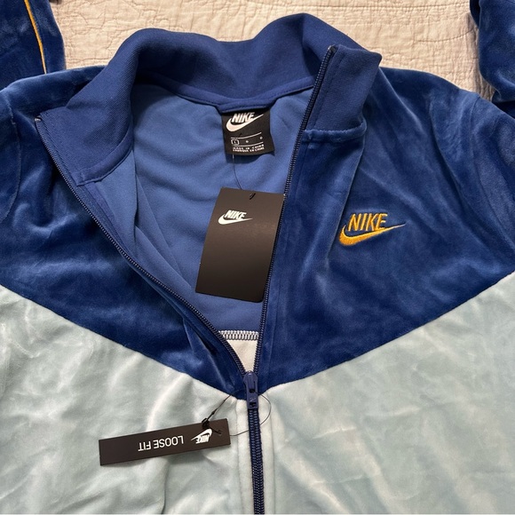 Nike NWT Women’s Velvet Full Zip Cropped Sweatshirt Sz.L Athlesiure Sports - Picture 4 of 10